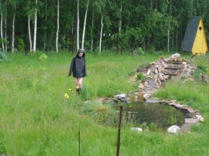 Пруд в деревенском стиле